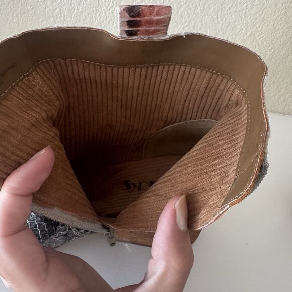 Korks Leyland Snakeskin Embosed Square Toe Western Booties - Picture 10 of 11